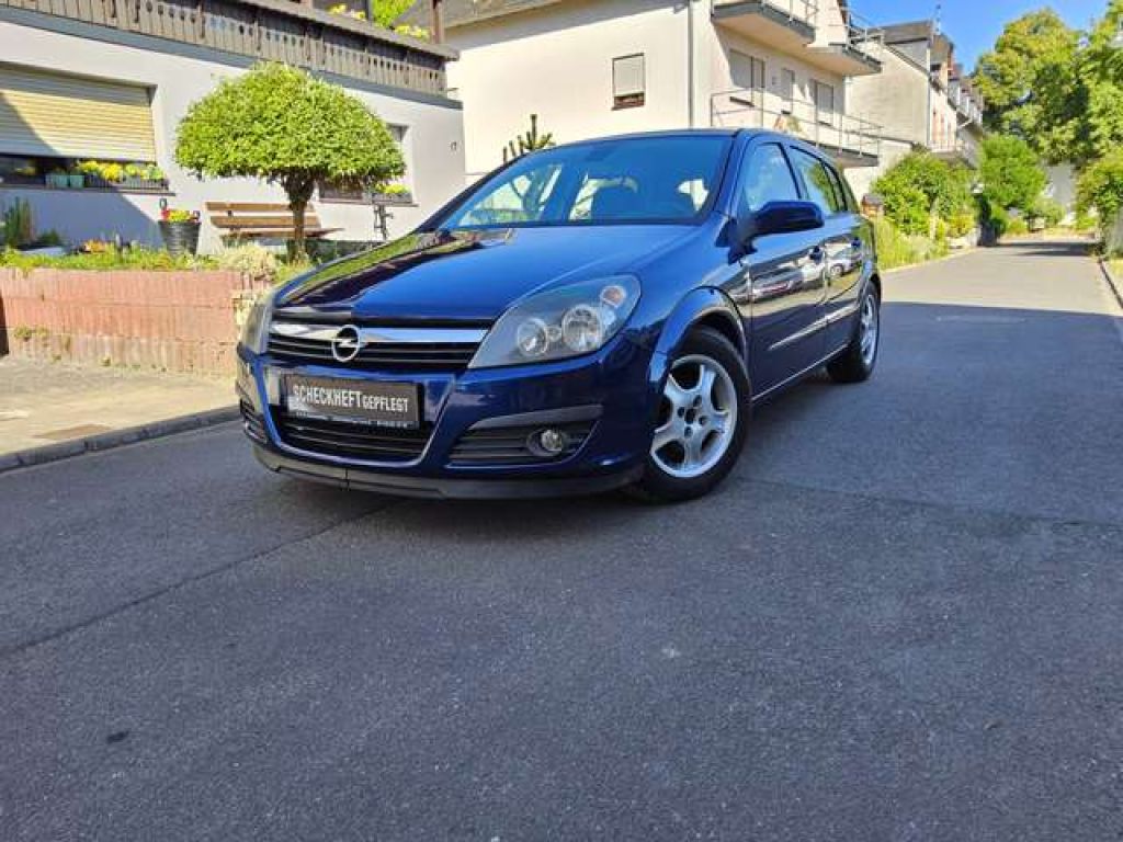 Opel Astra bei Gebrauchtwagen.expert - Hauptabbildung Opel Astra bei Gebrauchtwagen.expert - Hauptabbildung