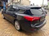 Ford Focus Turnier bei Gebrauchtwagen.expert - Abbildung (2 / 15)