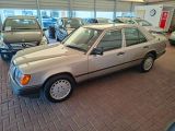 Mercedes-Benz 230 bei Gebrauchtwagen.expert - Abbildung (4 / 15) Mercedes-Benz 230 bei Gebrauchtwagen.expert - Abbildung (4 / 15)