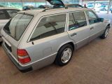 Mercedes-Benz 230 bei Gebrauchtwagen.expert - Abbildung (3 / 15)
