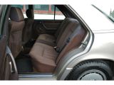 Mercedes-Benz E-Klasse bei Gebrauchtwagen.expert - Abbildung (12 / 15)