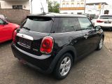 Mini Cooper bei Gebrauchtwagen.expert - Abbildung (2 / 15)