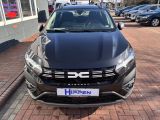 Dacia Sandero bei Gebrauchtwagen.expert - Abbildung (2 / 15)