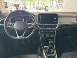 VW T-Roc bei Gebrauchtwagen.expert - Abbildung (9 / 15) VW T-Roc bei Gebrauchtwagen.expert - Abbildung (9 / 15)