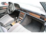 Mercedes-Benz 300 bei Gebrauchtwagen.expert - Abbildung (2 / 15)
