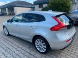 Volvo V40 bei Gebrauchtwagen.expert - Abbildung (6 / 15) Volvo V40 bei Gebrauchtwagen.expert - Abbildung (6 / 15)