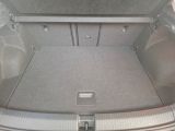 VW T-Roc bei Gebrauchtwagen.expert - Abbildung (12 / 14) VW T-Roc bei Gebrauchtwagen.expert - Abbildung (12 / 14)