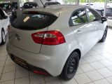 Kia Rio bei Gebrauchtwagen.expert - Abbildung (6 / 14)