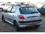 Peugeot 206 bei Gebrauchtwagen.expert - Abbildung (4 / 15) Peugeot 206 bei Gebrauchtwagen.expert - Abbildung (4 / 15)