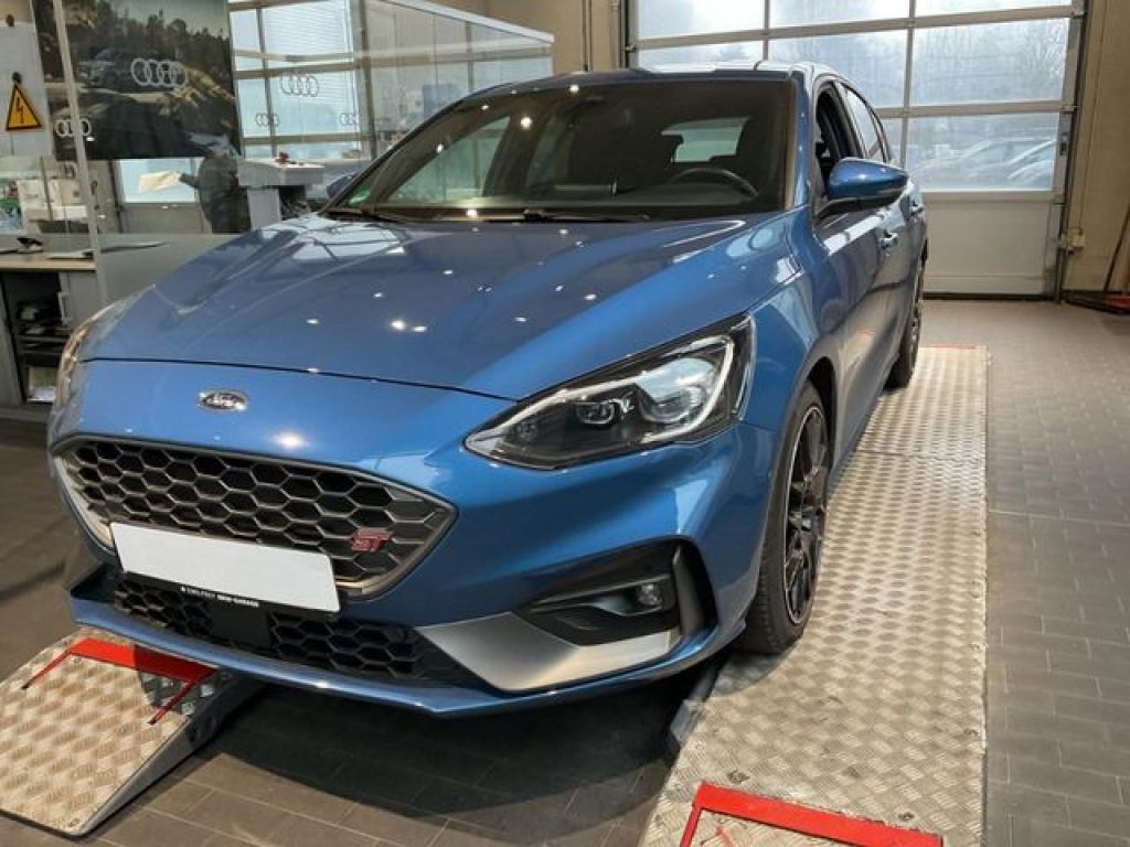 Ford Focus ST bei Gebrauchtwagen.expert - Hauptabbildung Ford Focus ST bei Gebrauchtwagen.expert - Hauptabbildung
