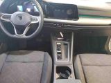 VW Golf VIII bei Gebrauchtwagen.expert - Abbildung (5 / 8)