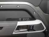 Land Rover Defender bei Gebrauchtwagen.expert - Abbildung (14 / 15)