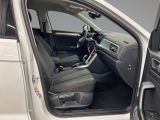 VW T-Roc bei Gebrauchtwagen.expert - Abbildung (10 / 15) VW T-Roc bei Gebrauchtwagen.expert - Abbildung (10 / 15)