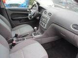 Ford Focus Turnier bei Gebrauchtwagen.expert - Abbildung (8 / 10) Ford Focus Turnier bei Gebrauchtwagen.expert - Abbildung (8 / 10)