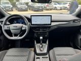 Ford Focus ST bei Gebrauchtwagen.expert - Abbildung (13 / 15) Ford Focus ST bei Gebrauchtwagen.expert - Abbildung (13 / 15)