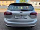 Ford Focus Turnier bei Gebrauchtwagen.expert - Abbildung (6 / 15) Ford Focus Turnier bei Gebrauchtwagen.expert - Abbildung (6 / 15)