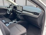 Ford Focus Turnier bei Gebrauchtwagen.expert - Abbildung (10 / 15) Ford Focus Turnier bei Gebrauchtwagen.expert - Abbildung (10 / 15)