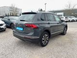 VW Tiguan bei Gebrauchtwagen.expert - Abbildung (8 / 15) VW Tiguan bei Gebrauchtwagen.expert - Abbildung (8 / 15)