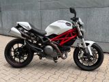 Ducati Monster bei Gebrauchtwagen.expert - Abbildung (5 / 15)