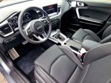 Kia Ceed bei Gebrauchtwagen.expert - Abbildung (8 / 14) Kia Ceed bei Gebrauchtwagen.expert - Abbildung (8 / 14)