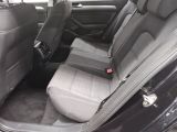 VW Passat bei Gebrauchtwagen.expert - Abbildung (13 / 15) VW Passat bei Gebrauchtwagen.expert - Abbildung (13 / 15)