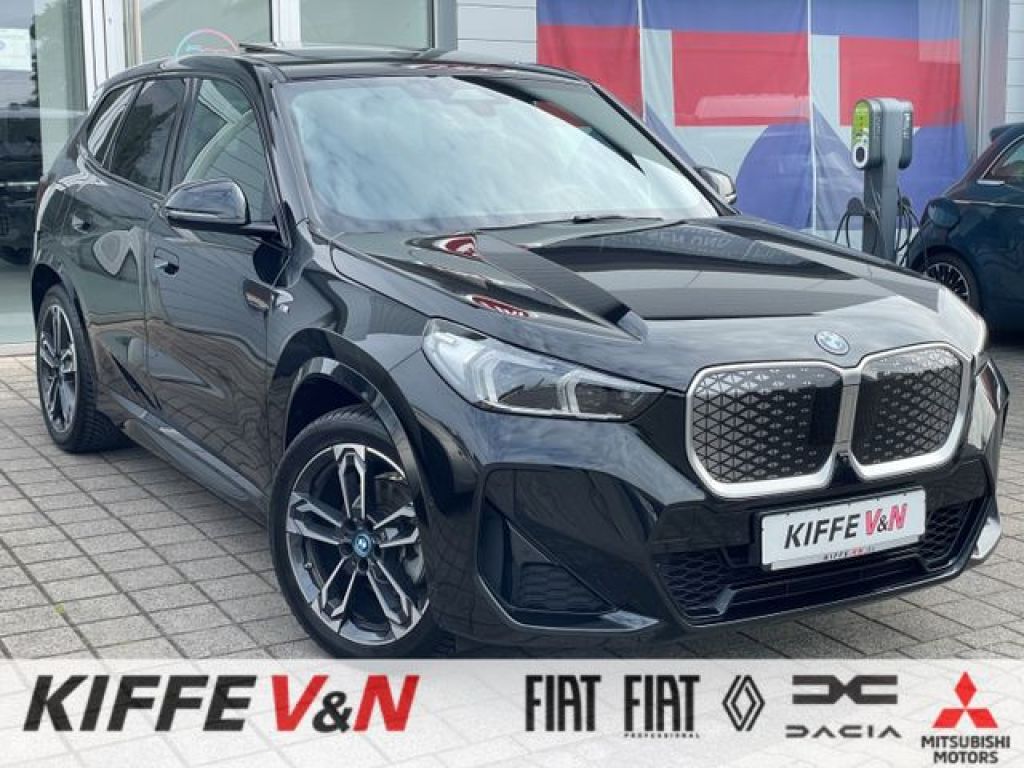 BMW iX1 bei Gebrauchtwagen.expert - Hauptabbildung BMW iX1 bei Gebrauchtwagen.expert - Hauptabbildung