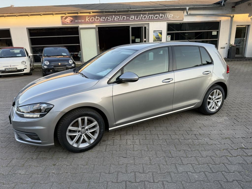 VW Golf VII bei Gebrauchtwagen.expert - Hauptabbildung VW Golf VII bei Gebrauchtwagen.expert - Hauptabbildung
