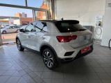 VW T-Roc bei Gebrauchtwagen.expert - Abbildung (6 / 15)