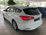 Ford Focus Turnier bei Gebrauchtwagen.expert - Abbildung (4 / 10) Ford Focus Turnier bei Gebrauchtwagen.expert - Abbildung (4 / 10)
