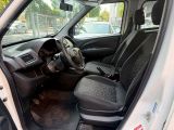 Opel Combo bei Gebrauchtwagen.expert - Abbildung (12 / 15) Opel Combo bei Gebrauchtwagen.expert - Abbildung (12 / 15)