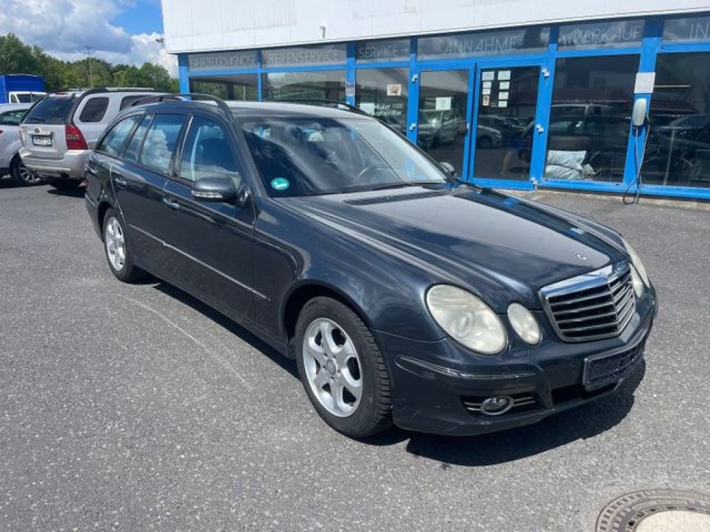 Mercedes-Benz E-Klasse bei Gebrauchtwagen.expert - Hauptabbildung Mercedes-Benz E-Klasse bei Gebrauchtwagen.expert - Hauptabbildung