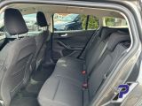 Ford Focus Turnier bei Gebrauchtwagen.expert - Abbildung (13 / 15) Ford Focus Turnier bei Gebrauchtwagen.expert - Abbildung (13 / 15)