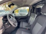 Opel Vivaro bei Gebrauchtwagen.expert - Abbildung (9 / 12) Opel Vivaro bei Gebrauchtwagen.expert - Abbildung (9 / 12)