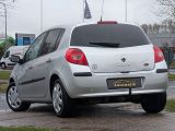 Renault Clio bei Gebrauchtwagen.expert - Abbildung (8 / 15) Renault Clio bei Gebrauchtwagen.expert - Abbildung (8 / 15)