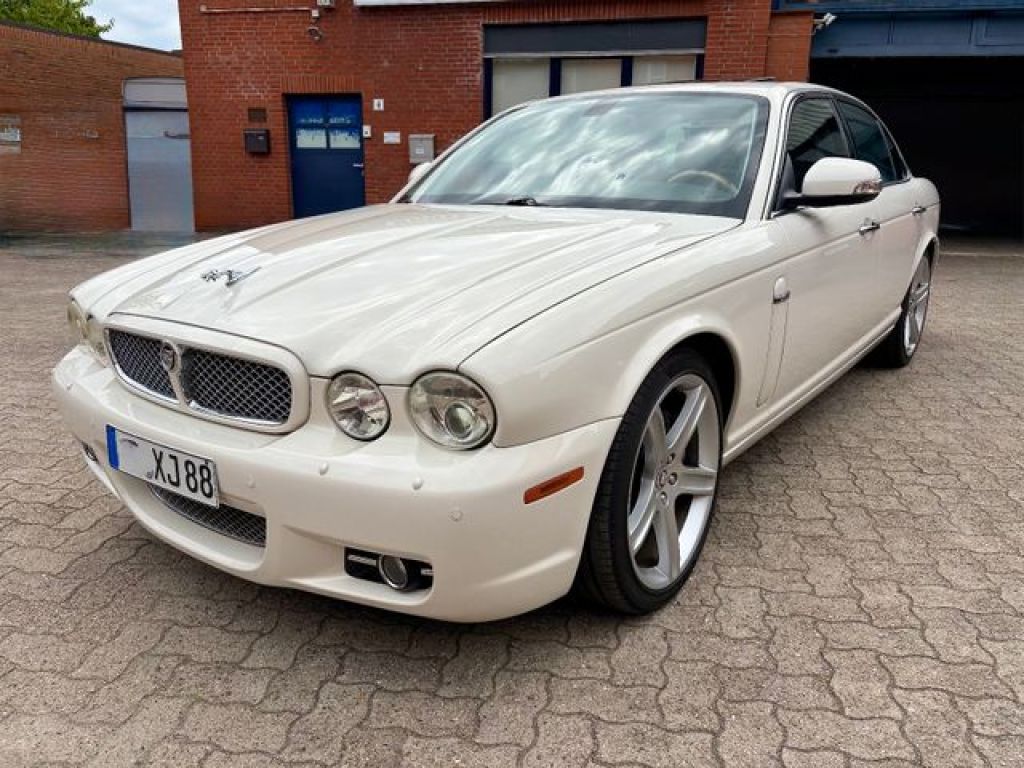 Jaguar XJ bei Gebrauchtwagen.expert - Hauptabbildung Jaguar XJ bei Gebrauchtwagen.expert - Hauptabbildung
