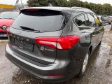 Ford Focus Turnier bei Gebrauchtwagen.expert - Abbildung (4 / 10)
