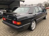 Mercedes-Benz 190 bei Gebrauchtwagen.expert - Abbildung (4 / 15) Mercedes-Benz 190 bei Gebrauchtwagen.expert - Abbildung (4 / 15)