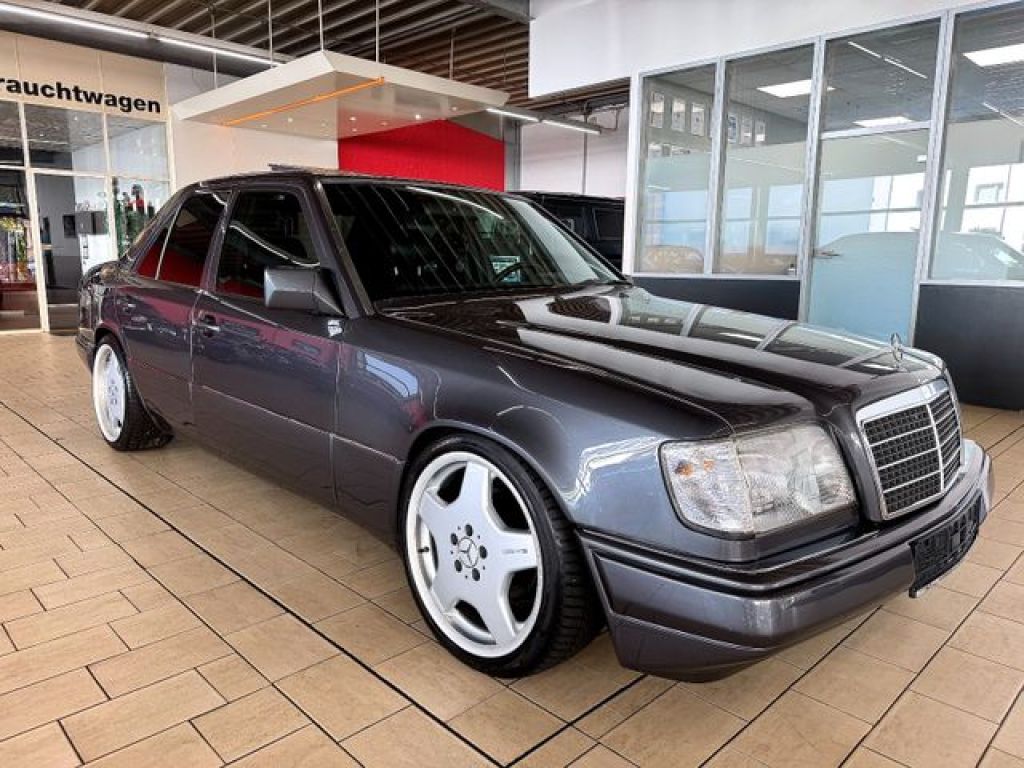 Mercedes-Benz E-Klasse bei Gebrauchtwagen.expert - Hauptabbildung Mercedes-Benz E-Klasse bei Gebrauchtwagen.expert - Hauptabbildung