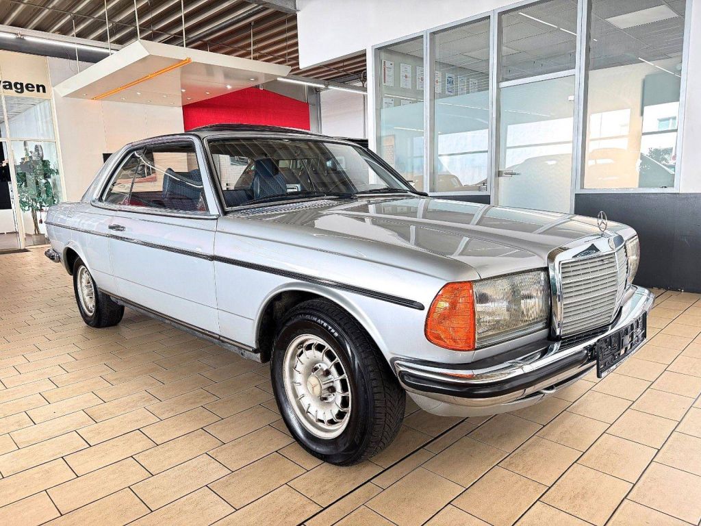 Mercedes-Benz 230 bei Gebrauchtwagen.expert - Hauptabbildung Mercedes-Benz 230 bei Gebrauchtwagen.expert - Hauptabbildung