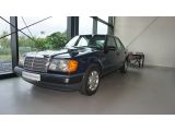 Mercedes-Benz E 260 OLDTIMER bei Gebrauchtwagen.expert - Abbildung (2 / 10) Mercedes-Benz E 260 OLDTIMER bei Gebrauchtwagen.expert - Abbildung (2 / 10)
