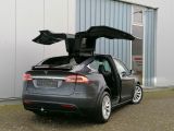 Tesla Model X bei Gebrauchtwagen.expert - Abbildung (2 / 15)