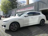 Maserati Levante bei Gebrauchtwagen.expert - Abbildung (2 / 10)
