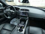 Jaguar XE bei Gebrauchtwagen.expert - Abbildung (3 / 10)