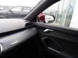 Audi Q3 bei Gebrauchtwagen.expert - Abbildung (12 / 15) Audi Q3 bei Gebrauchtwagen.expert - Abbildung (12 / 15)