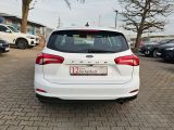 Ford Focus Turnier bei Gebrauchtwagen.expert - Abbildung (11 / 15)