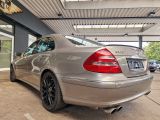 Mercedes-Benz E-Klasse bei Gebrauchtwagen.expert - Abbildung (10 / 15) Mercedes-Benz E-Klasse bei Gebrauchtwagen.expert - Abbildung (10 / 15)