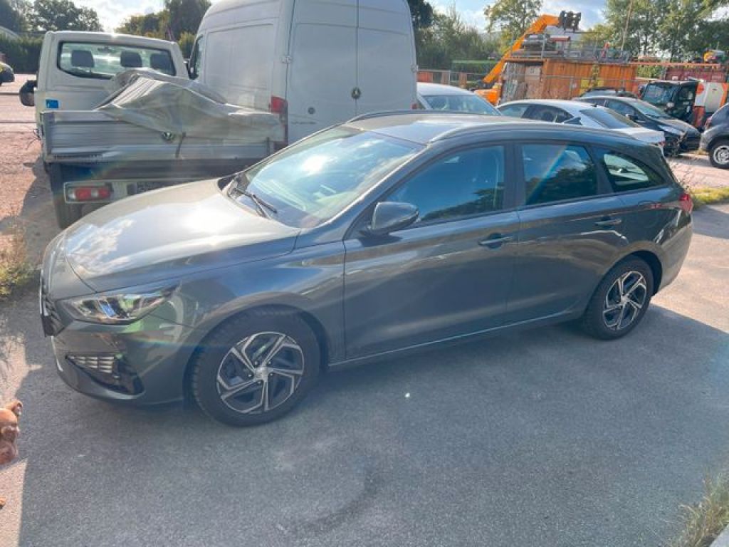 Hyundai i30 cw bei Gebrauchtwagen.expert - Hauptabbildung Hyundai i30 cw bei Gebrauchtwagen.expert - Hauptabbildung