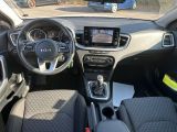 Kia Ceed bei Gebrauchtwagen.expert - Abbildung (13 / 15) Kia Ceed bei Gebrauchtwagen.expert - Abbildung (13 / 15)