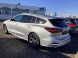Ford Focus Turnier bei Gebrauchtwagen.expert - Abbildung (2 / 15) Ford Focus Turnier bei Gebrauchtwagen.expert - Abbildung (2 / 15)