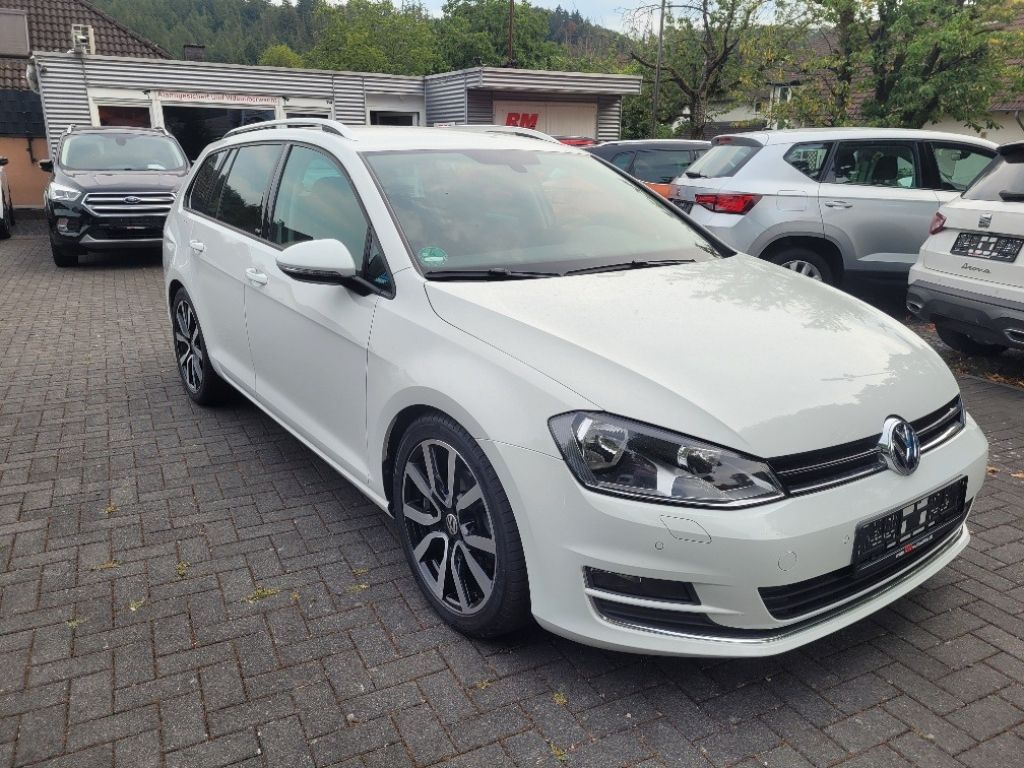 VW Golf VII bei Gebrauchtwagen.expert - Hauptabbildung VW Golf VII bei Gebrauchtwagen.expert - Hauptabbildung